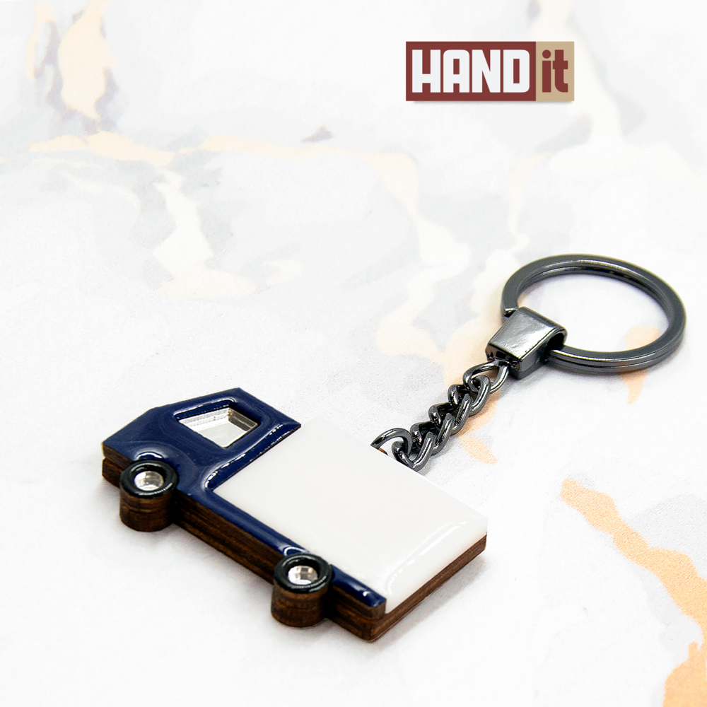 Брелок-обвес Грузовик (белый с синим)